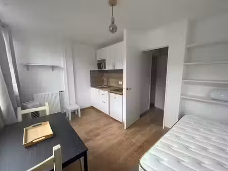 location meublée appartement 1 pièce 18 m² à tours (37000)  590 €