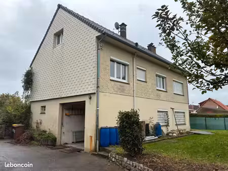 maison individuelle avec sous-sol et jardin