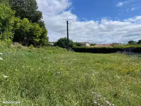 terrain 695 m² clesse