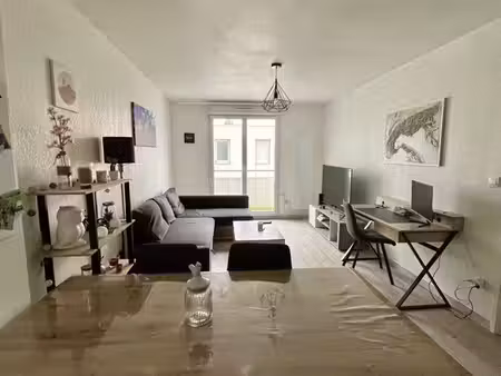 appartement t2 meublé avec balcon  parking et piscine