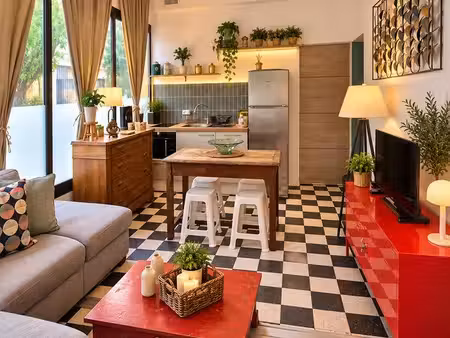 véritable bijou à 20 mètres de la mer - t3 - terrasse xxl - parking privé