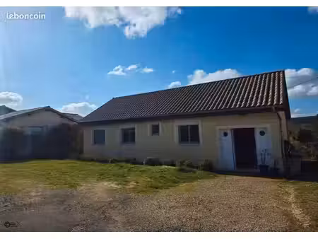 maison de plain-pied rénovée – 3 ch – terrain 1015m² – vue dégagée – chânes (10 min mâcon)