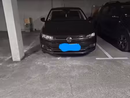 grande place de parking privative à 2 min à pied de la gare d'annemasse