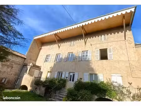 propriété 10 pièces 233 m²