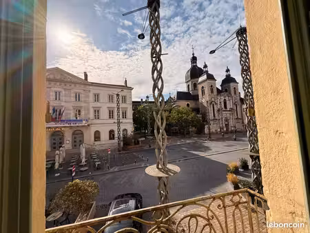 place de l’hôtel de ville – location t3 67 m² de caractère rénové  3 35 m sous plafond  cl