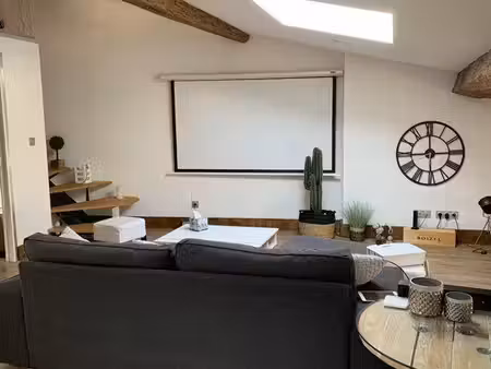 particulier loue appartement meublé de type t3 (deux chambres) de 100 m2 au 4ème étage d’u