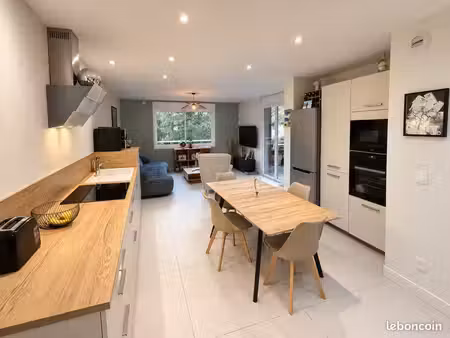 t4 refait à neuf avec balcons  à 2 pas du centre-ville