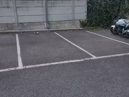 place de parking sécurisée
