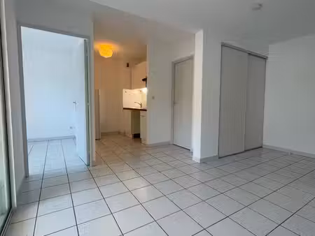 secteur kennedy – t1 bis de 32 m² avec climatisation et parking privé
