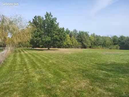 terrain 1038 m² castres