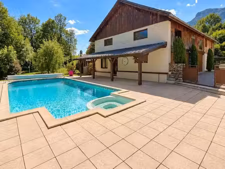 maison 6 pièces 348 m²