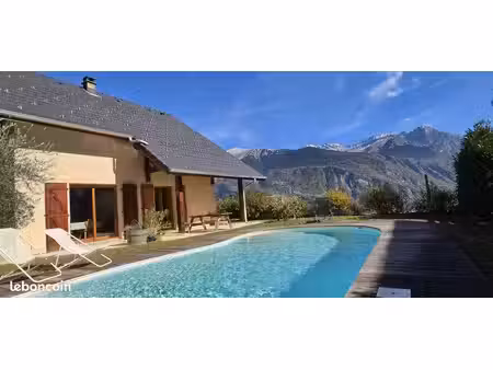 maison avec piscine et vue montagne  quartier du panorama