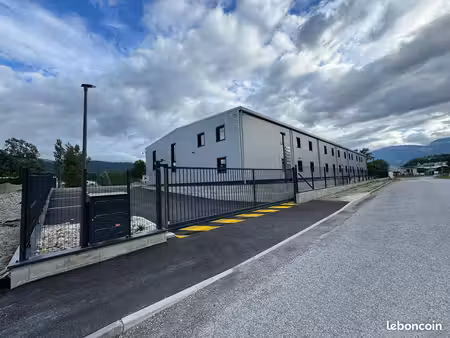 location entrepôt neuf 560m² – montmélian / arbin