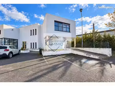 immeuble 660 m² vaux le penil