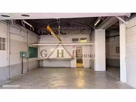 commerce 300 m²