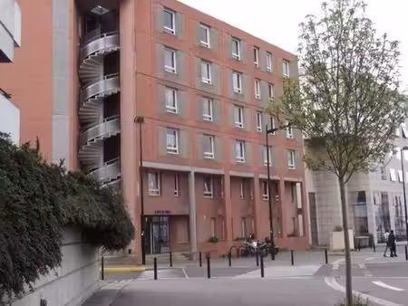 studios meublés avec parking gare de saint quentin en yvelines