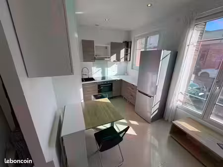 a louer  studio meublé 27 m2 proche gare disponible immédiatement