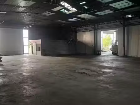 à vendre – local commercial de stockage tv de 1 800 m² à châtellerault