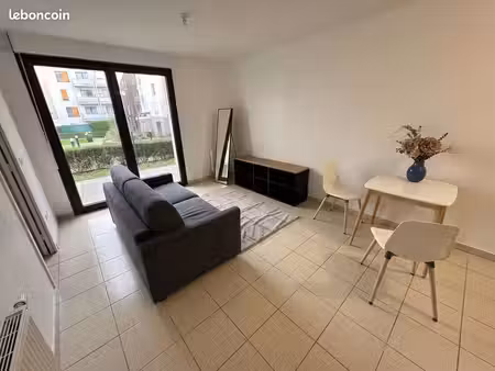 t2 meublé avec terrasse & jardin privatif – parking - refait à neuf