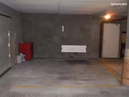 garage 1 voiture + 1 moto entre centre saint martial et gare