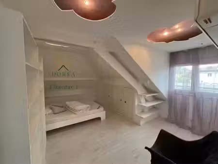 chambre en colocation féminine meublée