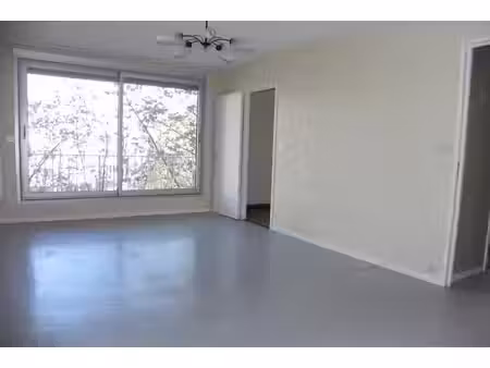 montpellier saint clément au calme  vue verdure  2ème étage  f3 62.76 m2 + balcon