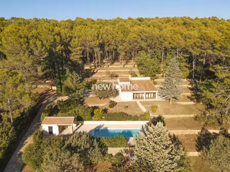 charmante propriété avec maison d’amis et piscine sur 1 3 ha  à 3 km du village de lorgues