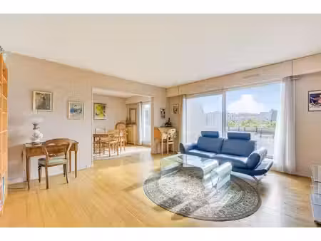 paris 19 : appartement 3 /4 pièces avec balcon en étage élevé