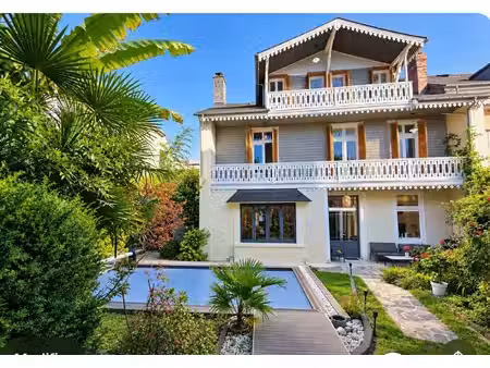 maison bourgeoise de 10 pieces avec garage