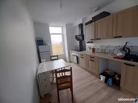 t4 / 80m² / clim / terrasse / centre ville