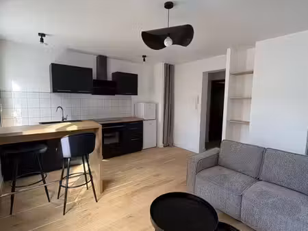 t2 meublé rénové 33 m² avec parking privatif – lorient