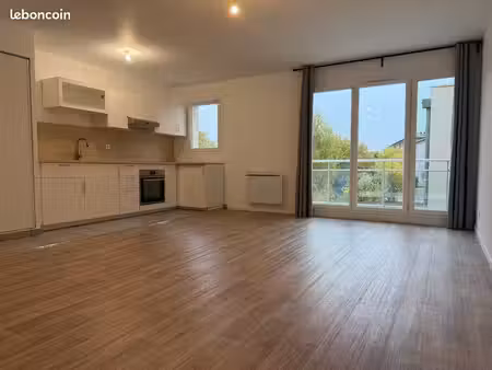 appartement t3 62m2 performant (dpe c) avec balcon et garage fermé