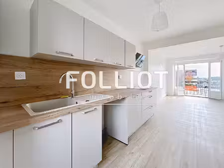 a louer : appartement t4 avec balcon à fougères - réf.2572cv