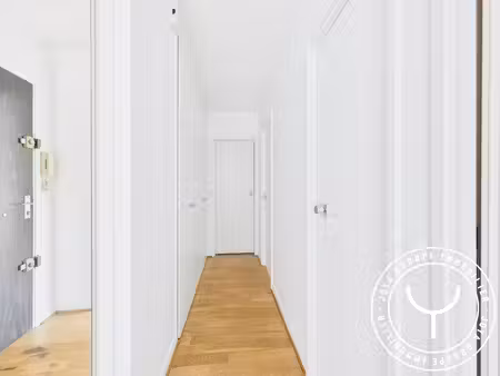 location t2 vide - rue de verdun  92150 suresnes