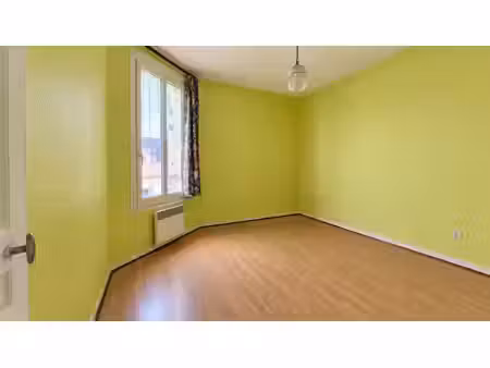 secteur massillon t1 traversant de 26 m2 avec cuisine indépe