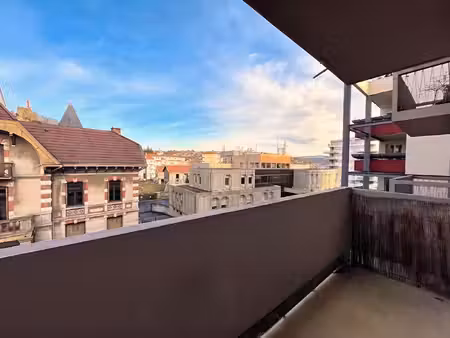 f3 avec ascenseur  balcon et stationnement couvert