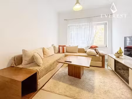 rue wayez! bel appartement non meuble 2 chambres