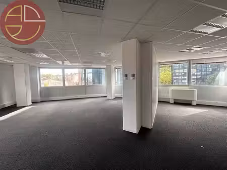 location bureaux 326m² à 1000m²