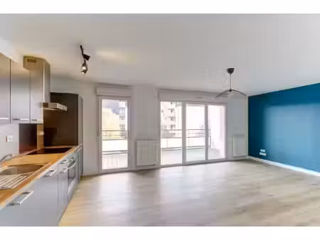 appartement t4 avec terrasse et parking
