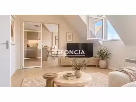 deauville – duplex de charme de 55 m² – dernier étage – à deux pas de la place morny