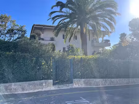 boulouris ? appartement t2 avec terrasse  balcon et box fermé  à deux pas de la mer