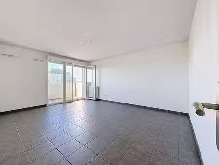 appartement t3 71 m² dernier étage avec balcon et parking