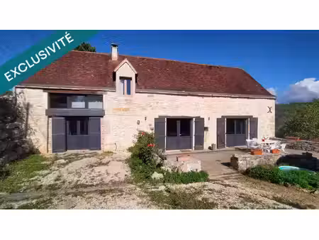 maison en pierre rénovée avec vue dégagée
