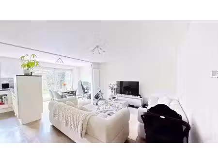 ruim appartement met mooie tuin en terras!