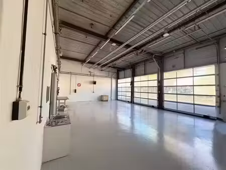 location local d'activités buc 135 m²