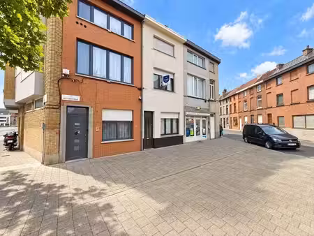ruime woning met 4 slaapkamers en terras nabij de palinghuizen