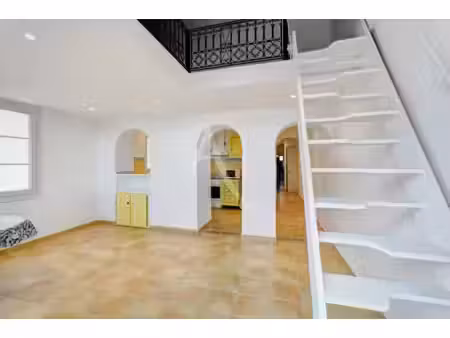 location appartement 3 pièces 62m2 toulon 83000 - 928 € - surface privée
