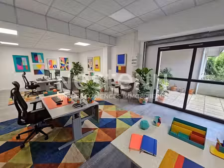 location commerce vannes 56000 65m²