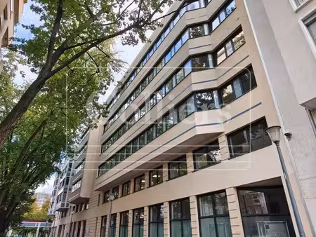 location bureaux 157m² à 681m²