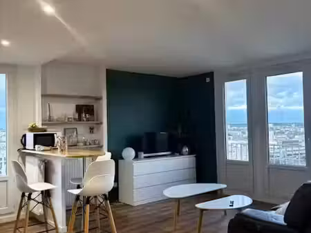 location meublée locaux professionnels 4 pièces 73 m² à tours (37000)  460 €